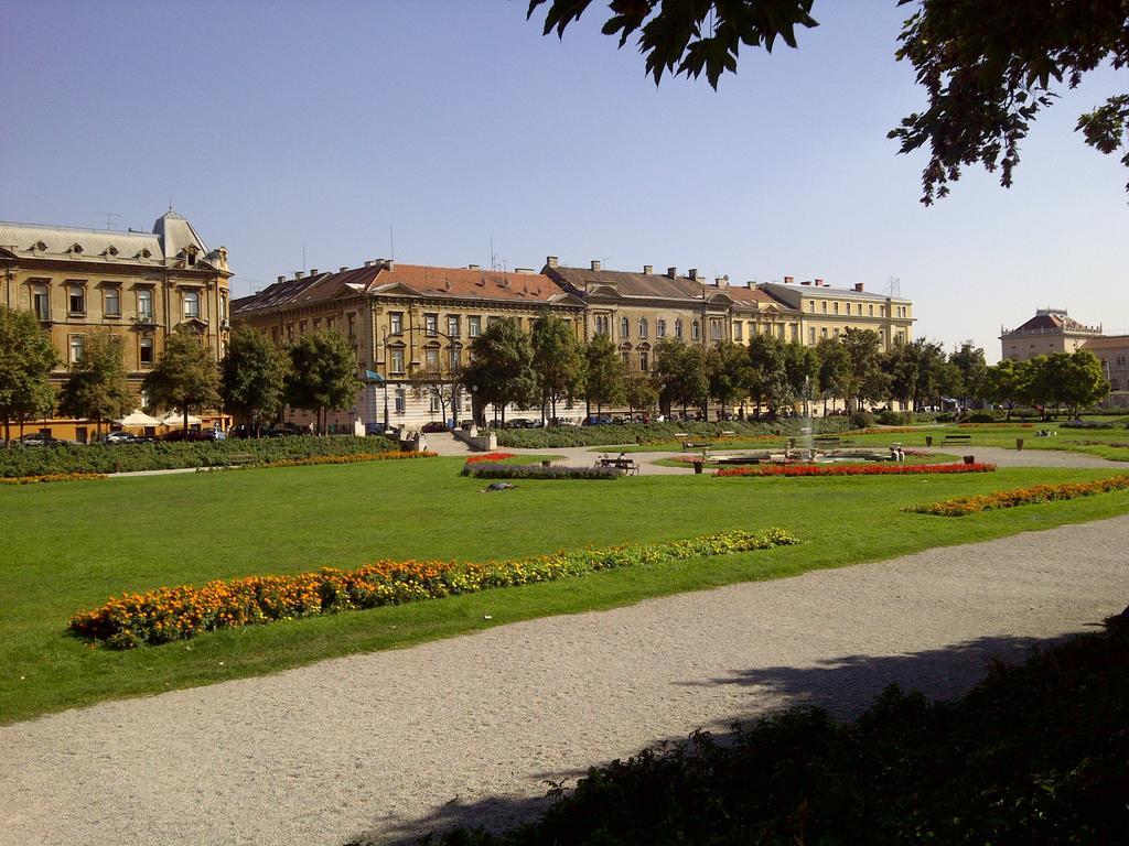 Zagrebrent Apartments Exteriör bild