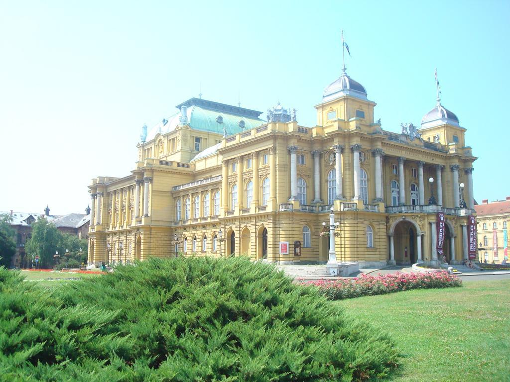 Zagrebrent Apartments Exteriör bild